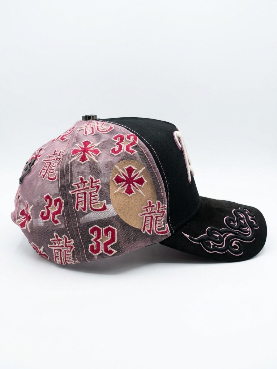 Gorra Báez Dragon 32 rosa y negra vista lateral derecha