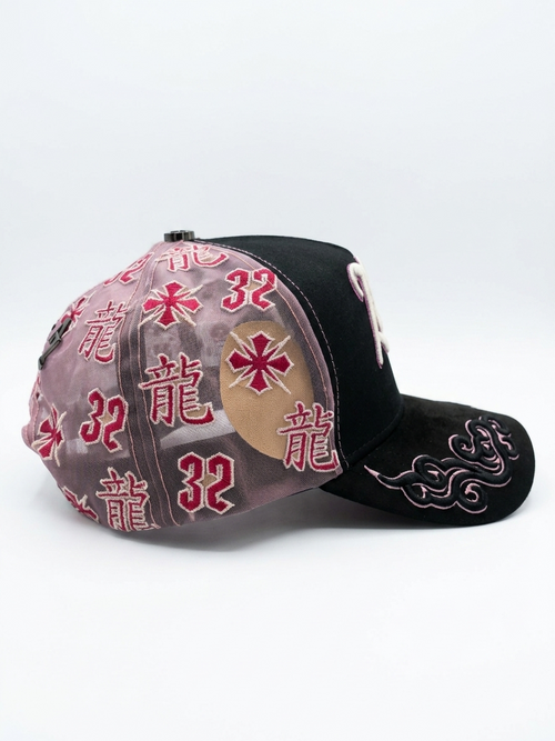 Gorra Báez Dragon 32 rosa y negra vista lateral derecha